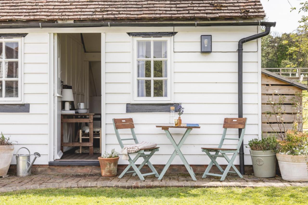 Cosy Cottage With Beautiful Garden, Hottub & Sauna Marden  Exterior foto